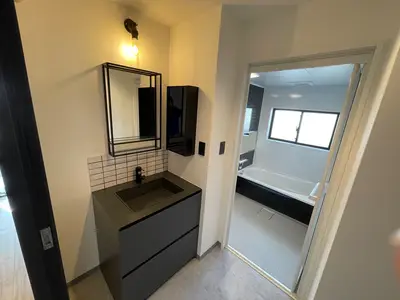 サンワカンパニー　“エスティコ”　スタイリッシュな洗面化粧台